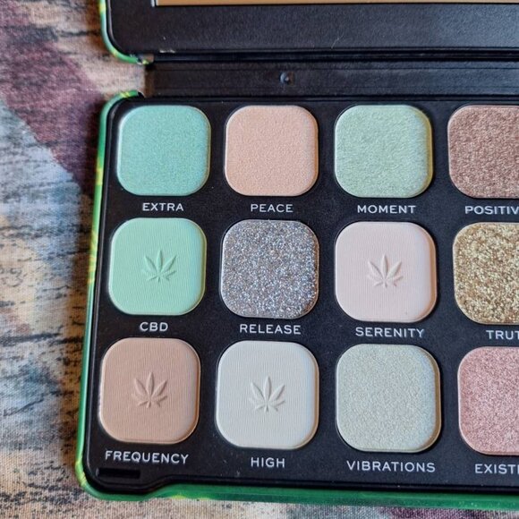 💚 Revolution Palette Duo — Chilled + Good Vibes Only - Picture 4 of 13